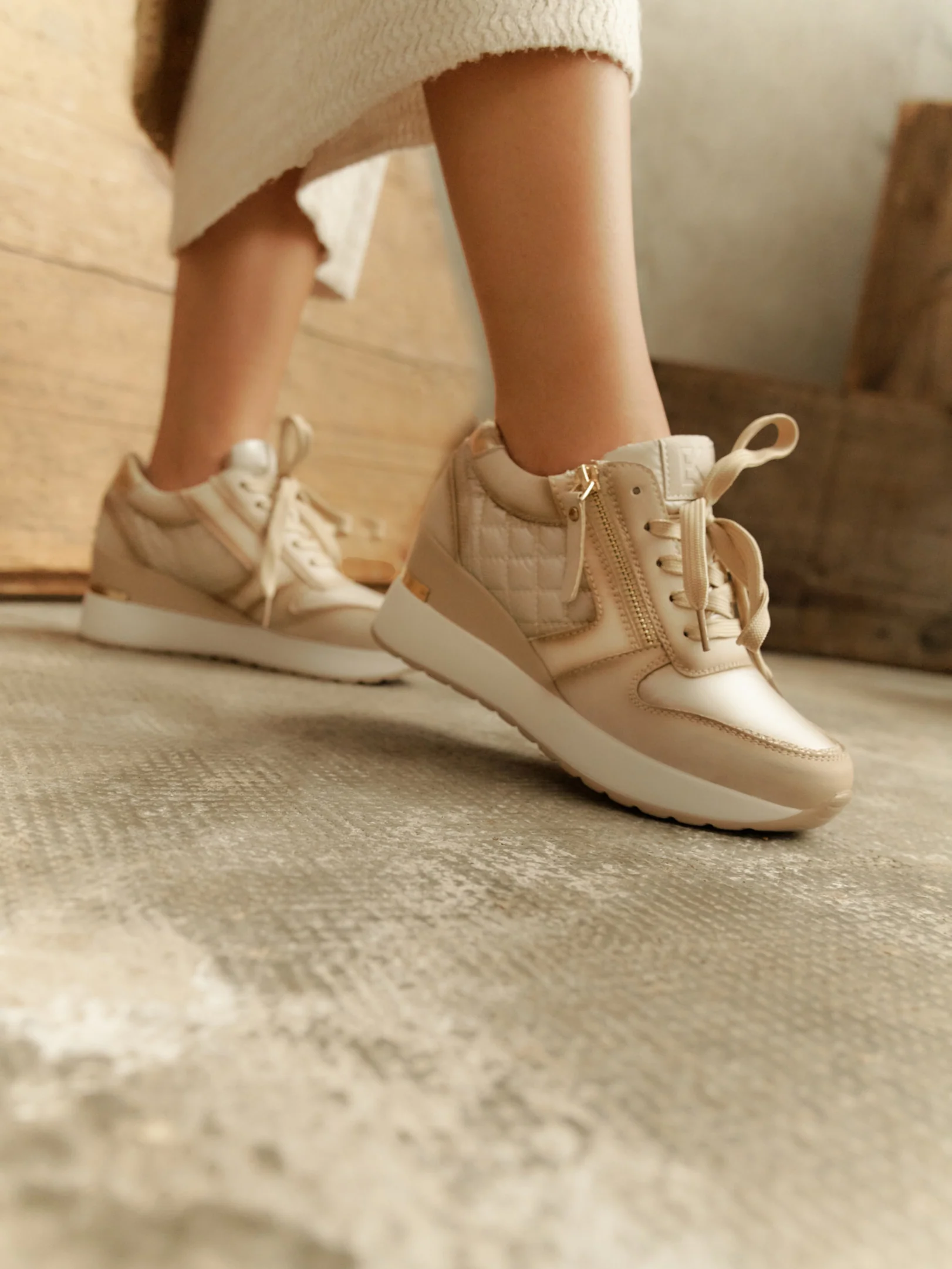 DEPORTIVA ACOLCHADO 51110 SIENA 01 BEIGE MUJER - Imagen 9