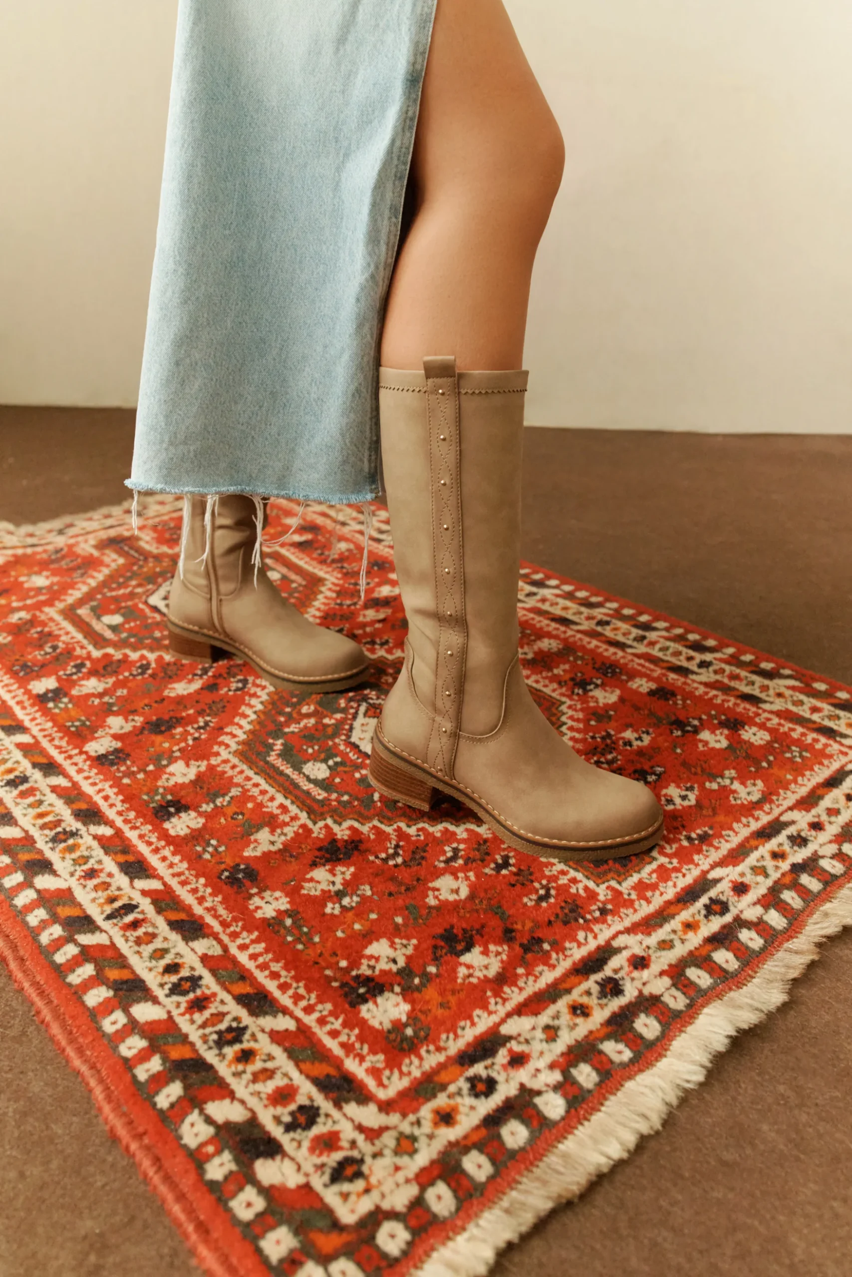 BOTA TACHUELAS 11107 LYON 04 BEIGE MUJER CAÑA ALTA - Imagen 8